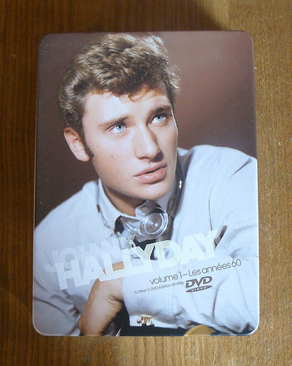  Coffret m&eacute;tal Johnny HALLYDAY : Les ann&eacute;es 60 volume 1 DVD et blu-ray