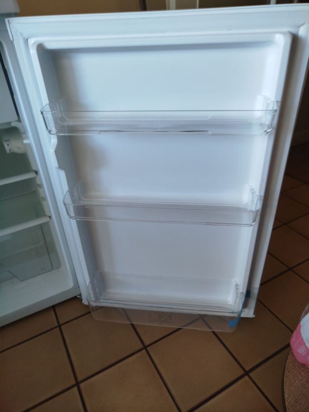 PETIT REFRIGERATEUR. ETAT NEUF. UTILISE 2 MOIS Electroménager