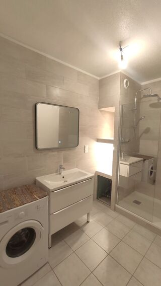  Appartement à louer 3 pièces 75 m²