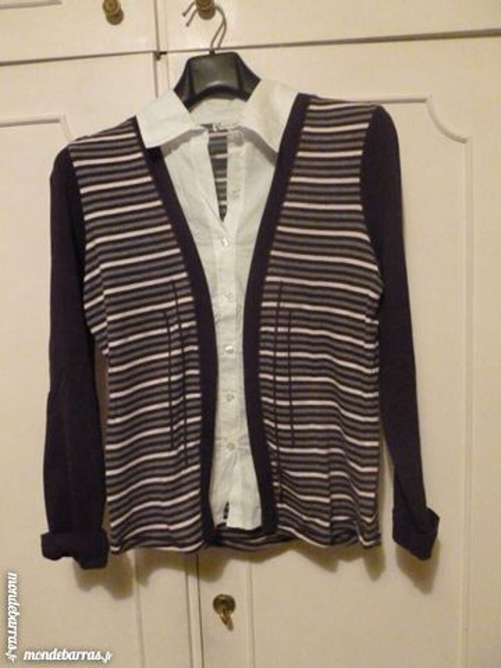 Gilet ray&eacute; sur manches et col blanc Vêtements
