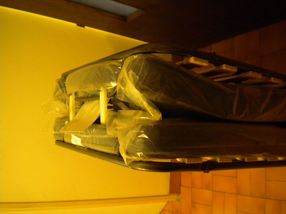 Particulier lit plian avec matelas mousse et coutil . Meubles