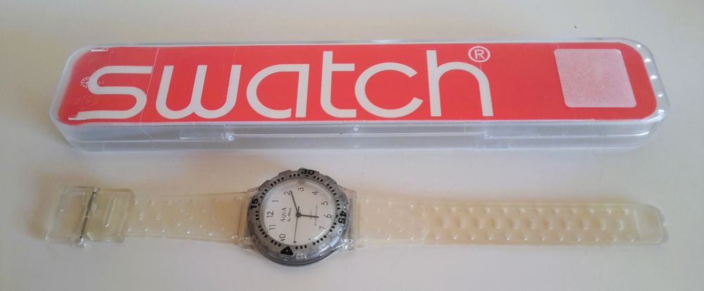 Montre SWATCH de collection Water Resistant 30m Unisexe 24cm Bijoux et montres