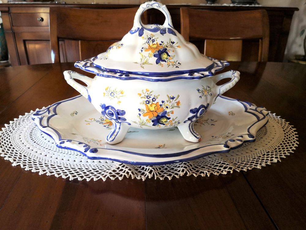 soupi&egrave;re et plat de pr&eacute;sentation fa&iuml;ence Martres Tolosane Décoration