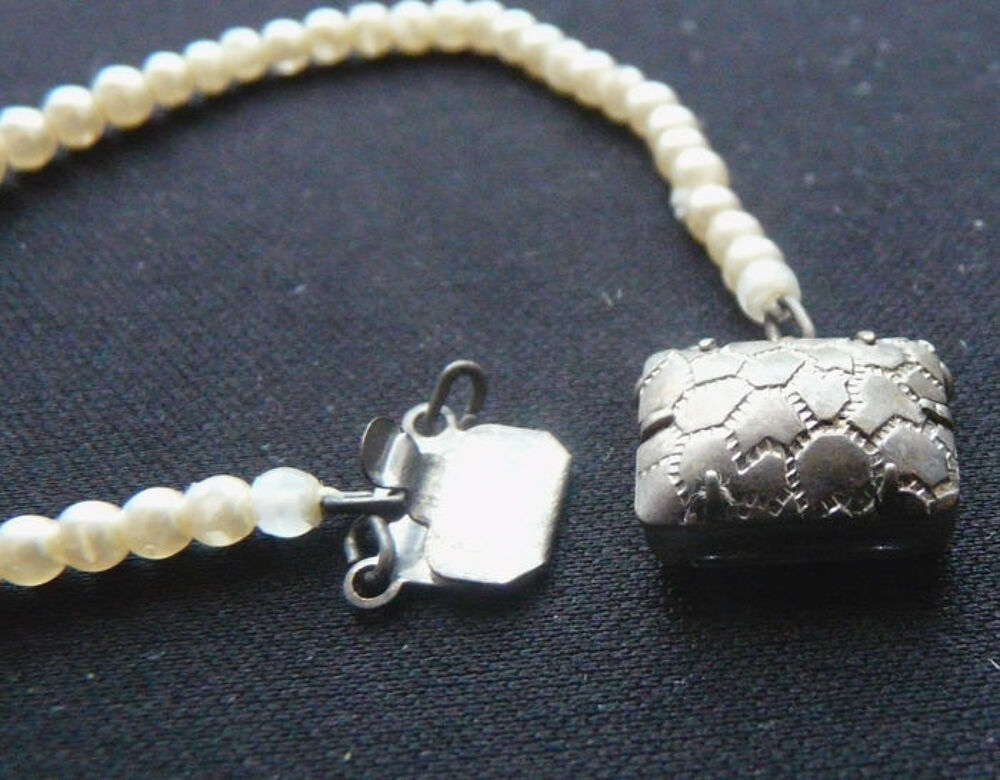 Collier de Perles des ann&eacute;es 30 &agrave; fermoir coffret original Bijoux et montres