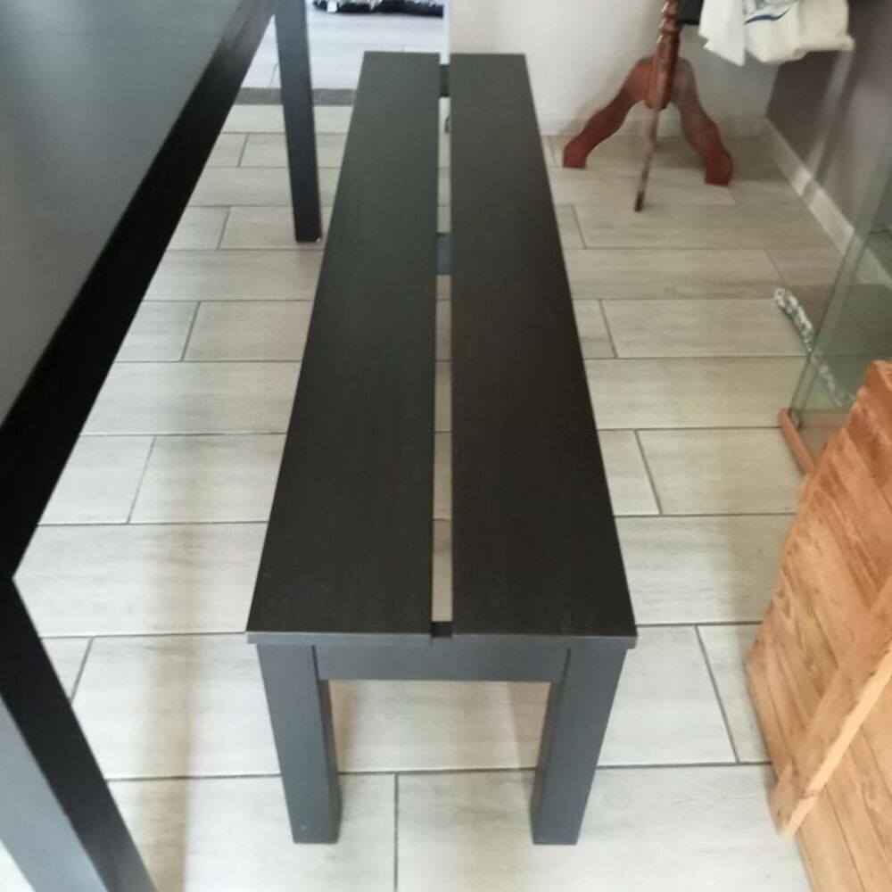 IKEA Table IKEA noire extensible avec 2 rallonges 12 pers
Meubles