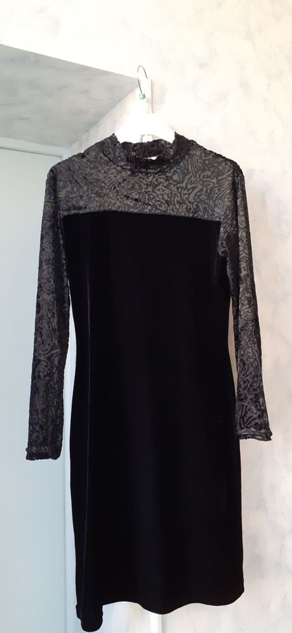 Robe velours taille S Vêtements