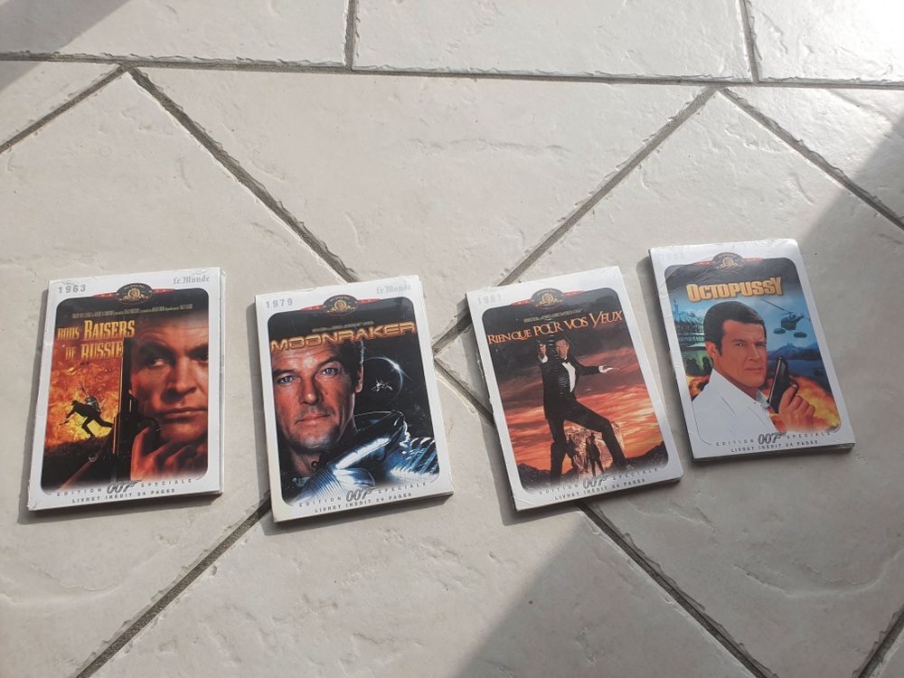 lot de 4 Dvd neuf James Bond DVD et blu-ray