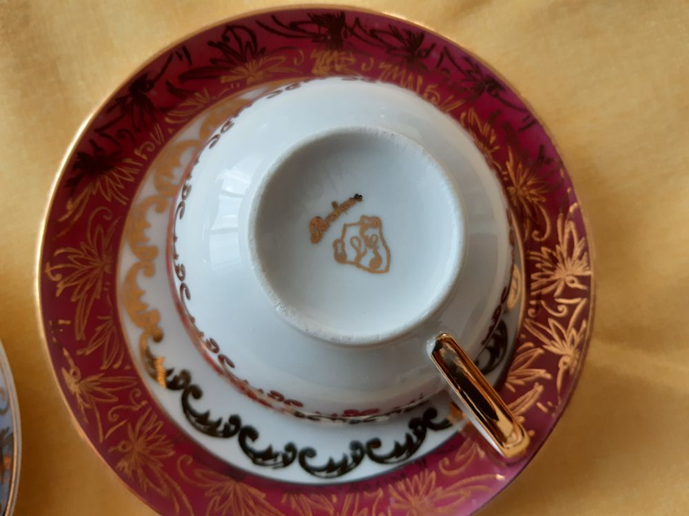 6 tasses et soucoupes en porcelaine iris&eacute;e Décoration