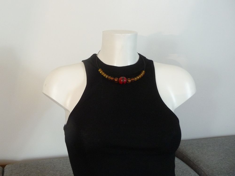 Collier/ Ras de Cou en M&eacute;tal Noir et Perles Rouge, Orange Bijoux et montres