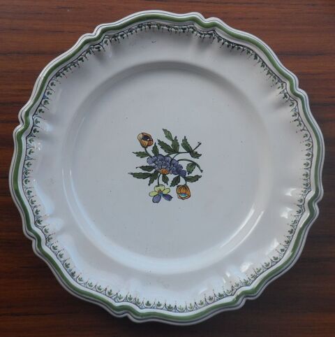 Assiette en faence de Moustiers dcors fleurs peinte main 25 Castries (34)