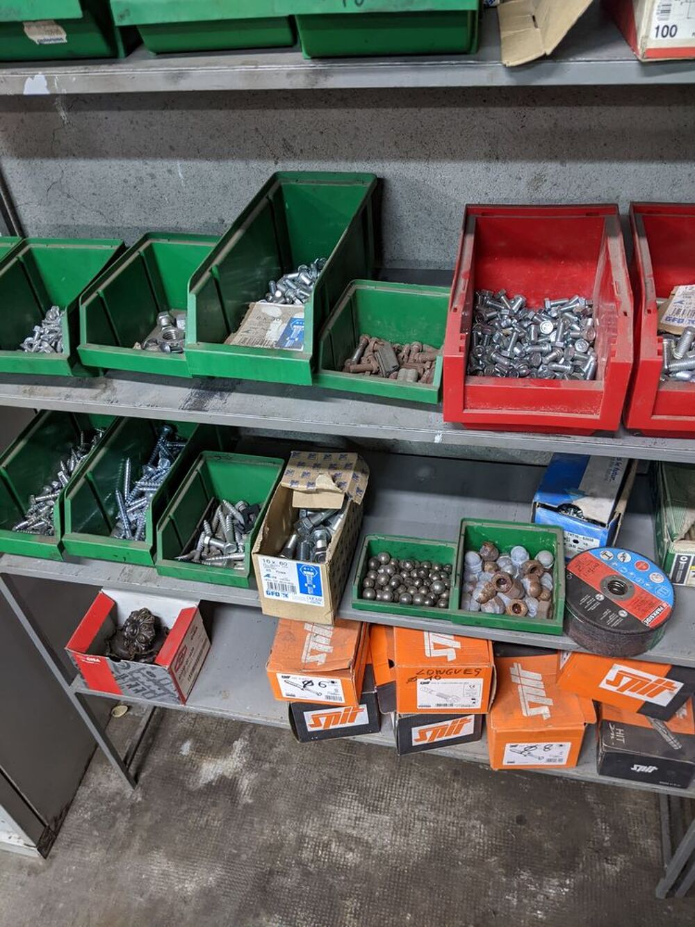 Lot de quincaillerie Bricolage