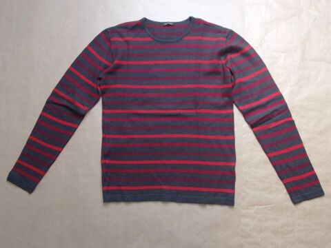 Pull en taille S 4 Montaigu-la-Brisette (50)