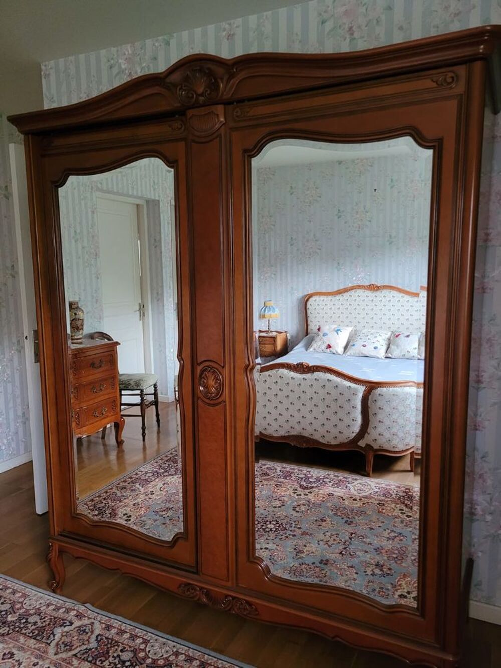 Chambre &agrave; coucher en merisier Meubles