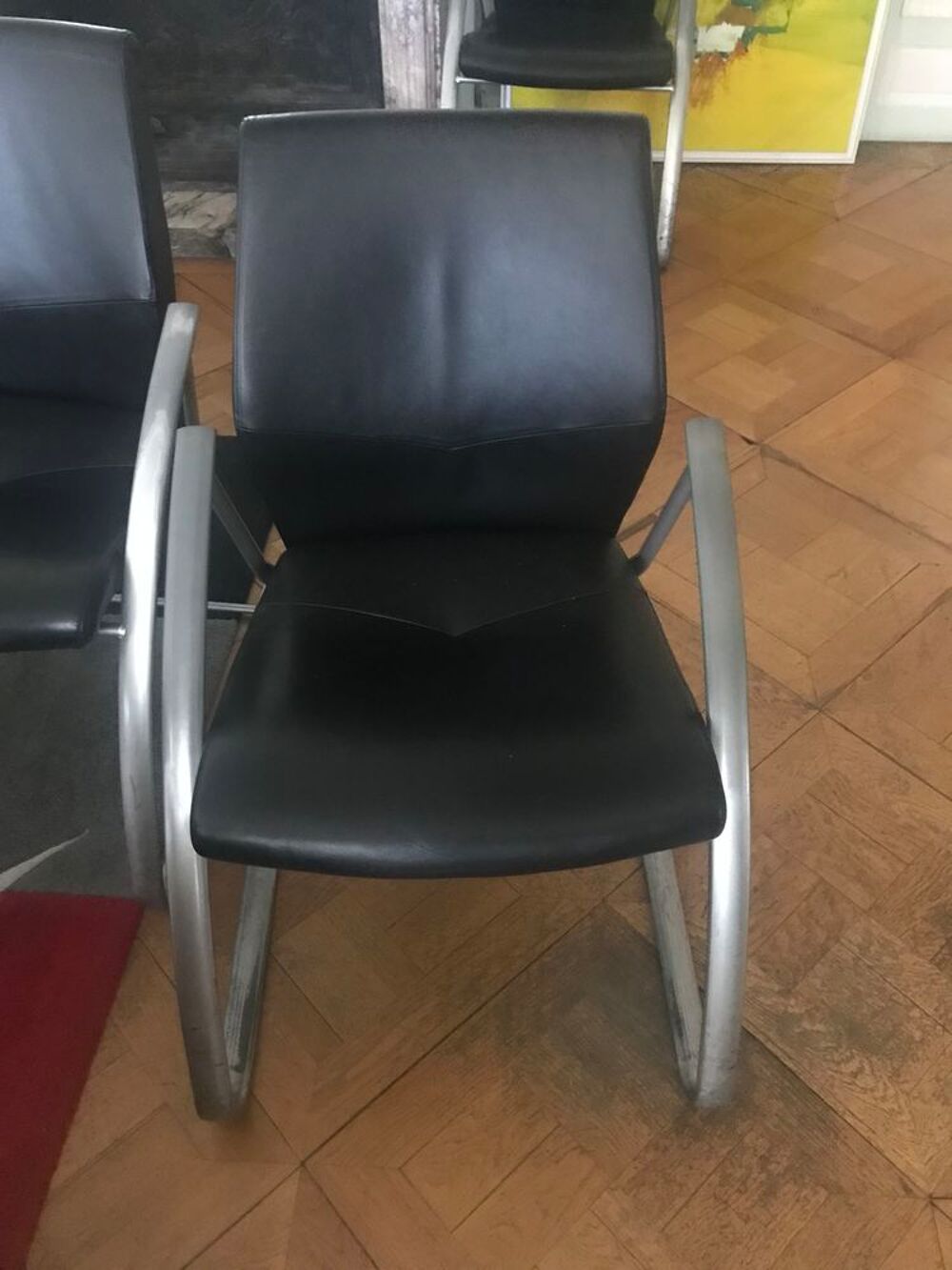 FAUTEUILS EN CUIR Meubles