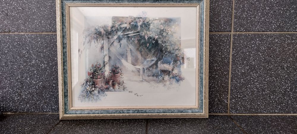 table basse en m&eacute;tal, avec 2 cadres 
Meubles