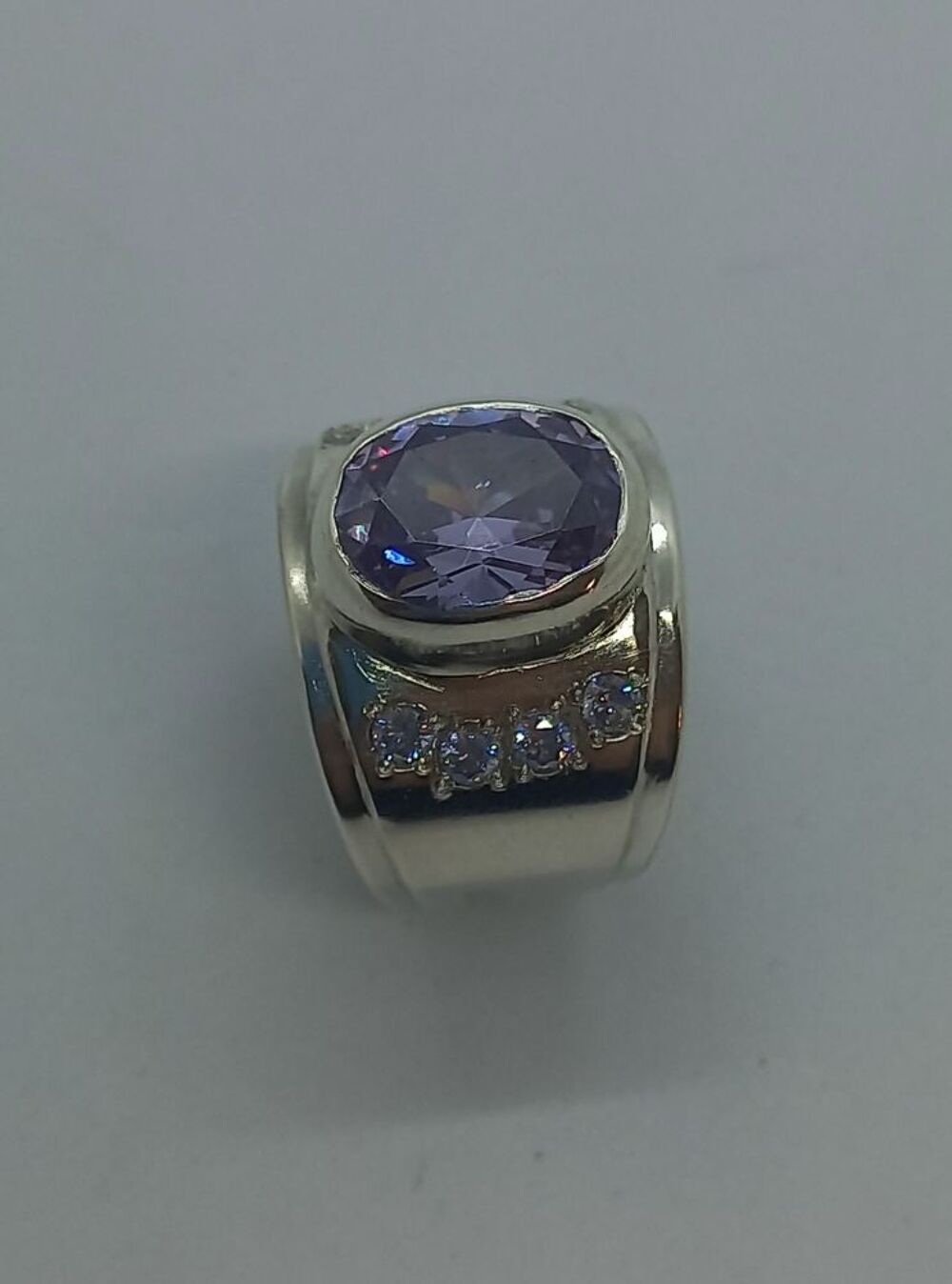 Chevali&egrave;re homme en argent. Bijoux et montres
