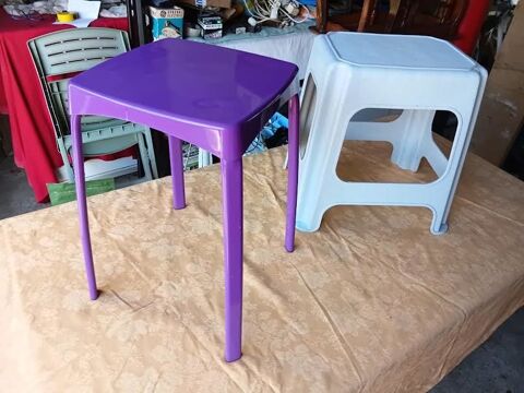 2 TABOURETS VIOLET ET GRIS Saint-Jean-du-Cardonnay (76)