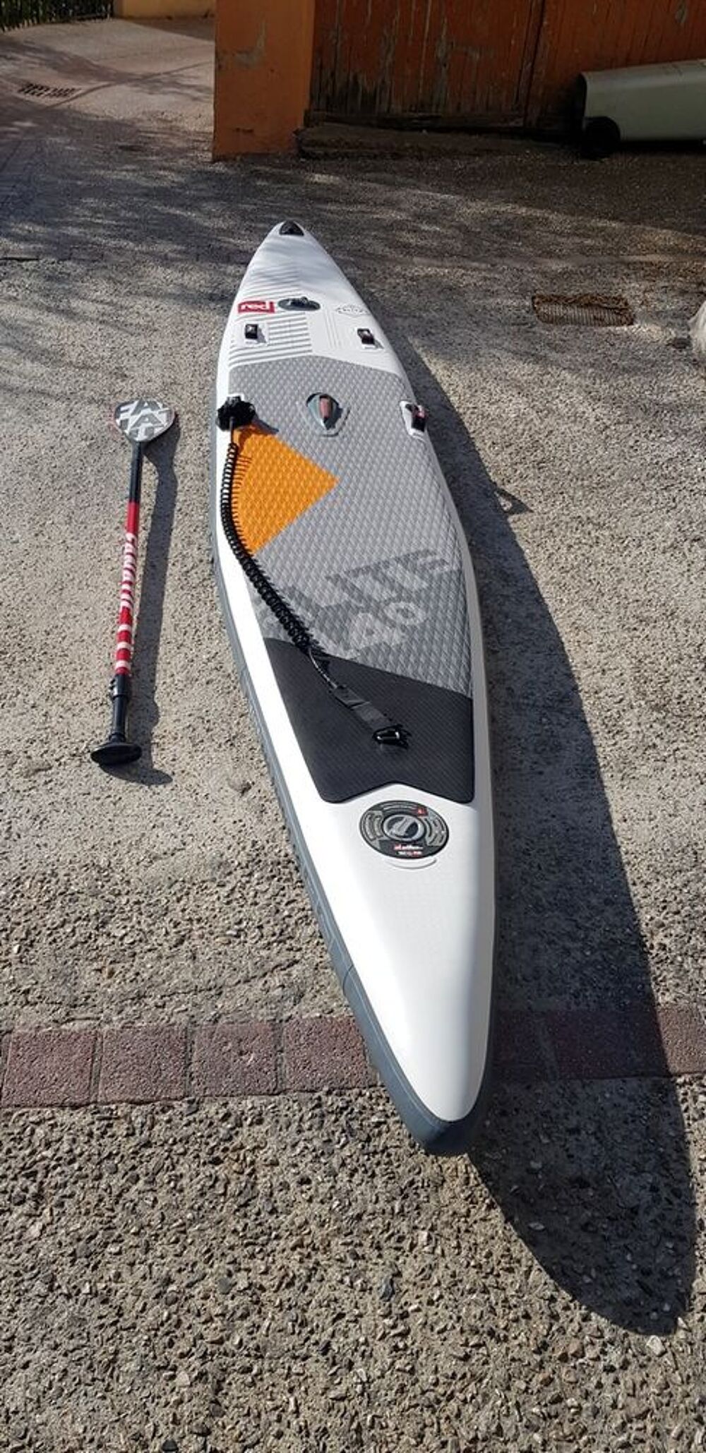 Paddle 
RED PADDLE ELITE 14/25 pratiquement neuf
Sports