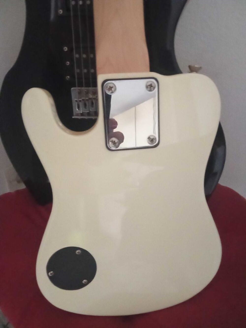 deux guitares &eacute;lectriques (enfant et adulte) Audio et hifi