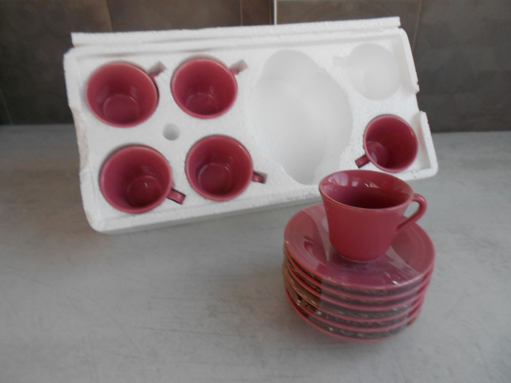 6 tasses et soucoupes &agrave; caf&eacute; Cuisine