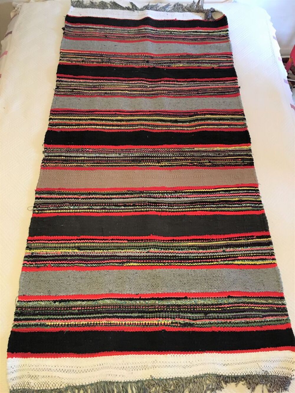 Tapis berb&egrave;re en laine et coton, neuf. Décoration
