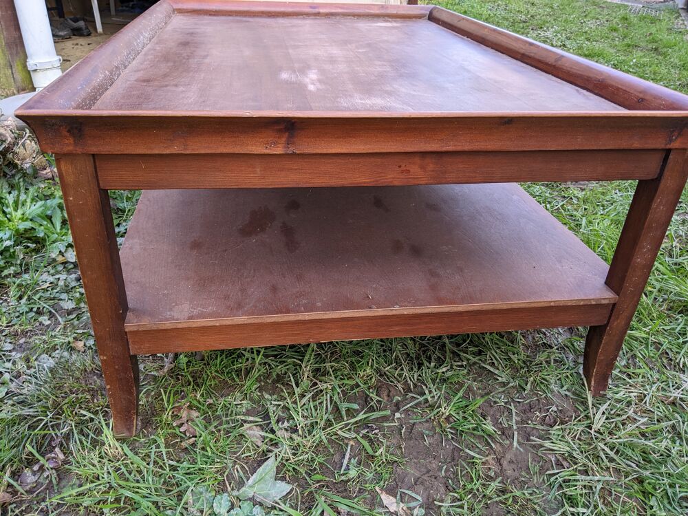 une table basse en bois Meubles