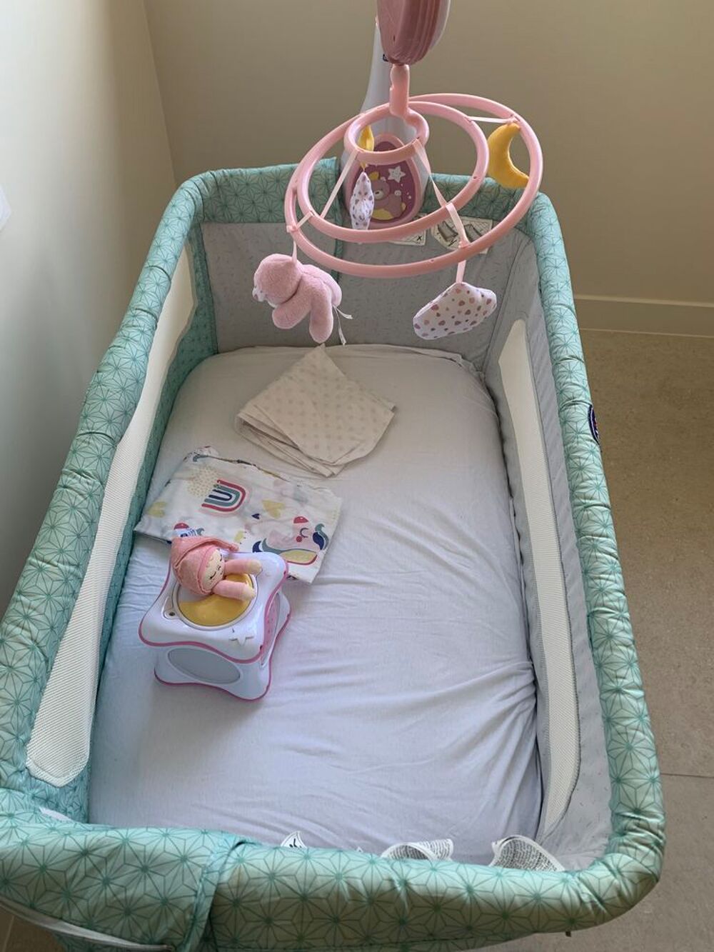 Cododo Chicco Mobile et bo&icirc;te lumineuse pour dormir Alarme Mobilier enfants