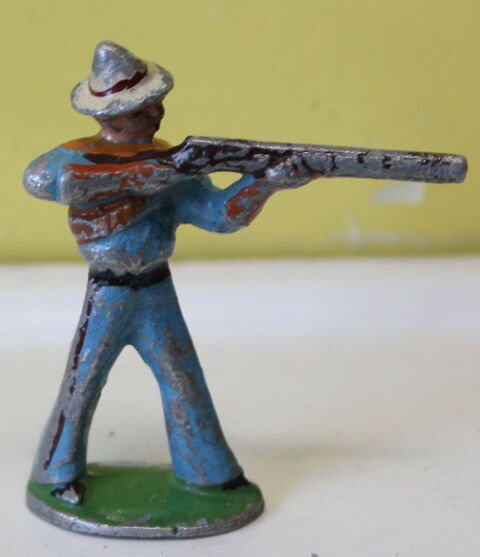 Cowboy QUIRALU bleu avec fusil 15 Issy-les-Moulineaux (92)