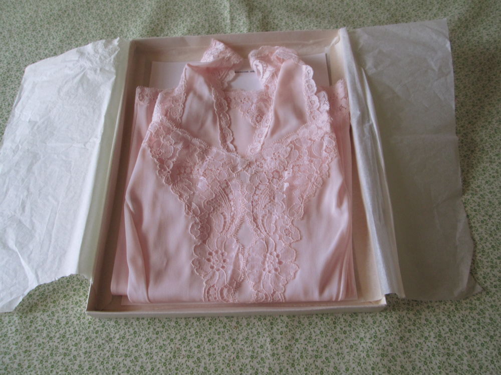 FONDS DE ROBE COMBINAISON VINTAGE ROSE Vêtements