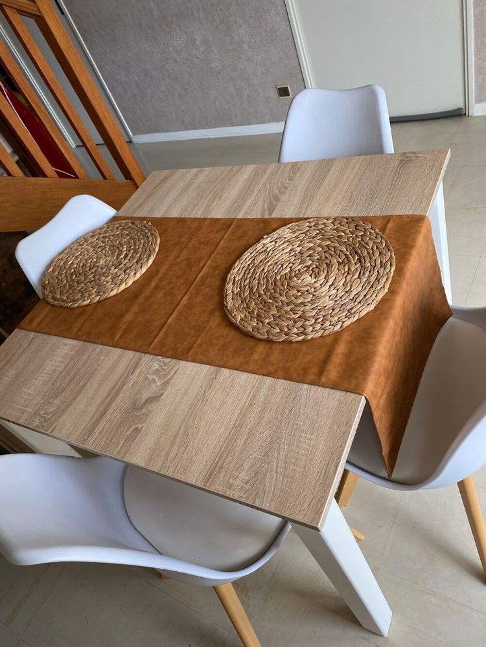 Table blanc et beige + 4 chaises scandinaves Meubles