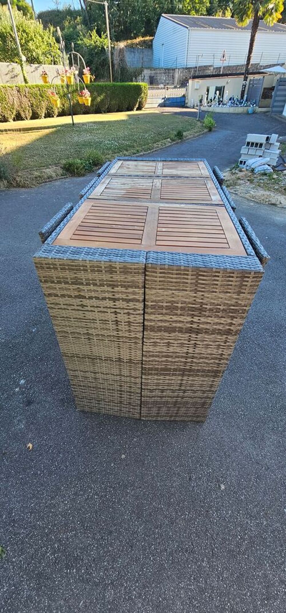 table de jardin avec chaises Jardin