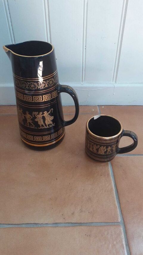 Broc et tasses grecs noir et or 5 Sainte-Marie-de-R� (17)