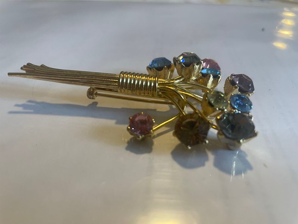 broche bouquet fleurs dor&eacute;e avec strass multicolore S RYKIEL Bijoux et montres