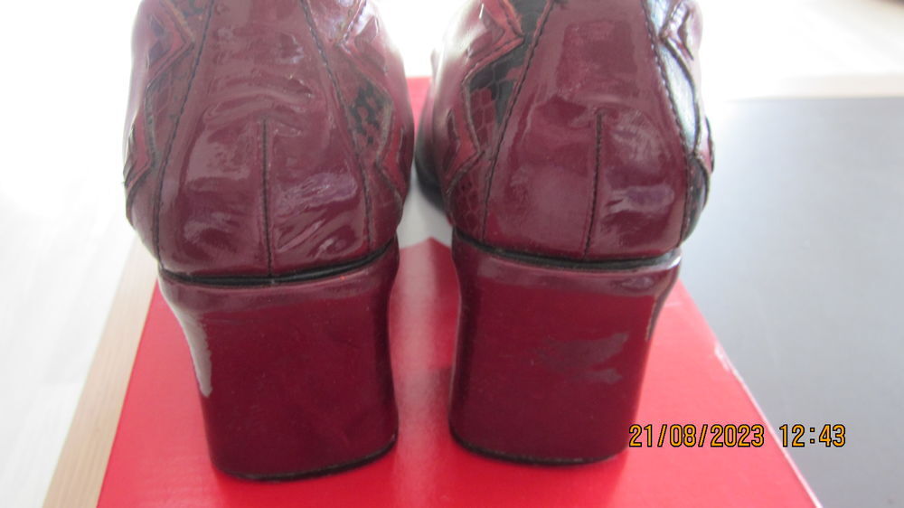 PAIRE DE CHAUSSURES FEMME CUIR ROUGE TAMARIS POINT 40 Chaussures