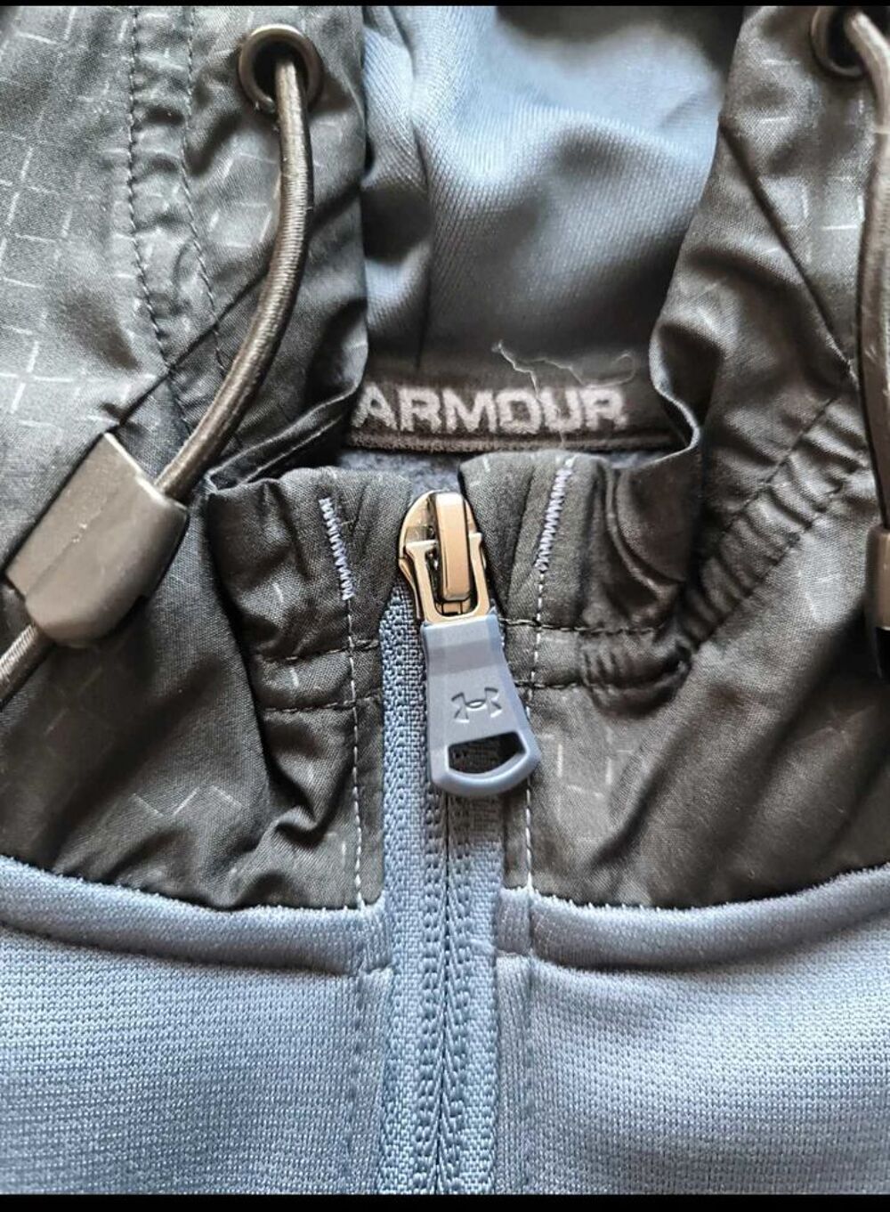 veste+Under+Armour+originale,+neuve+avec+&eacute;tiquette. Sports