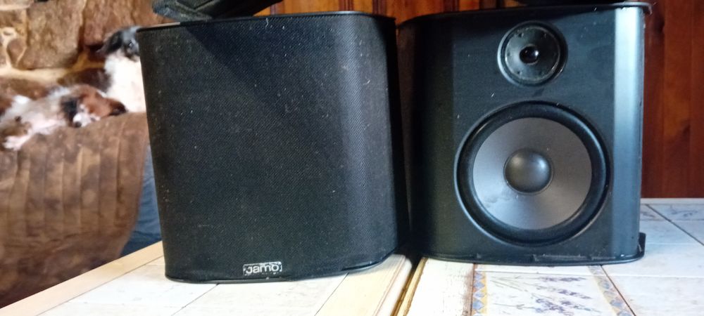 2 enceintes JAMO Audio et hifi