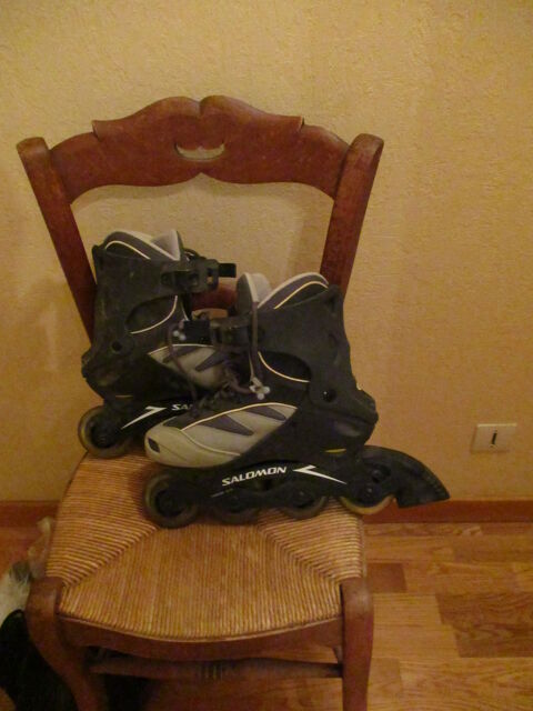 rollers pointure 39 plus et 2 paires de genouillres 40 Mrignies (59)