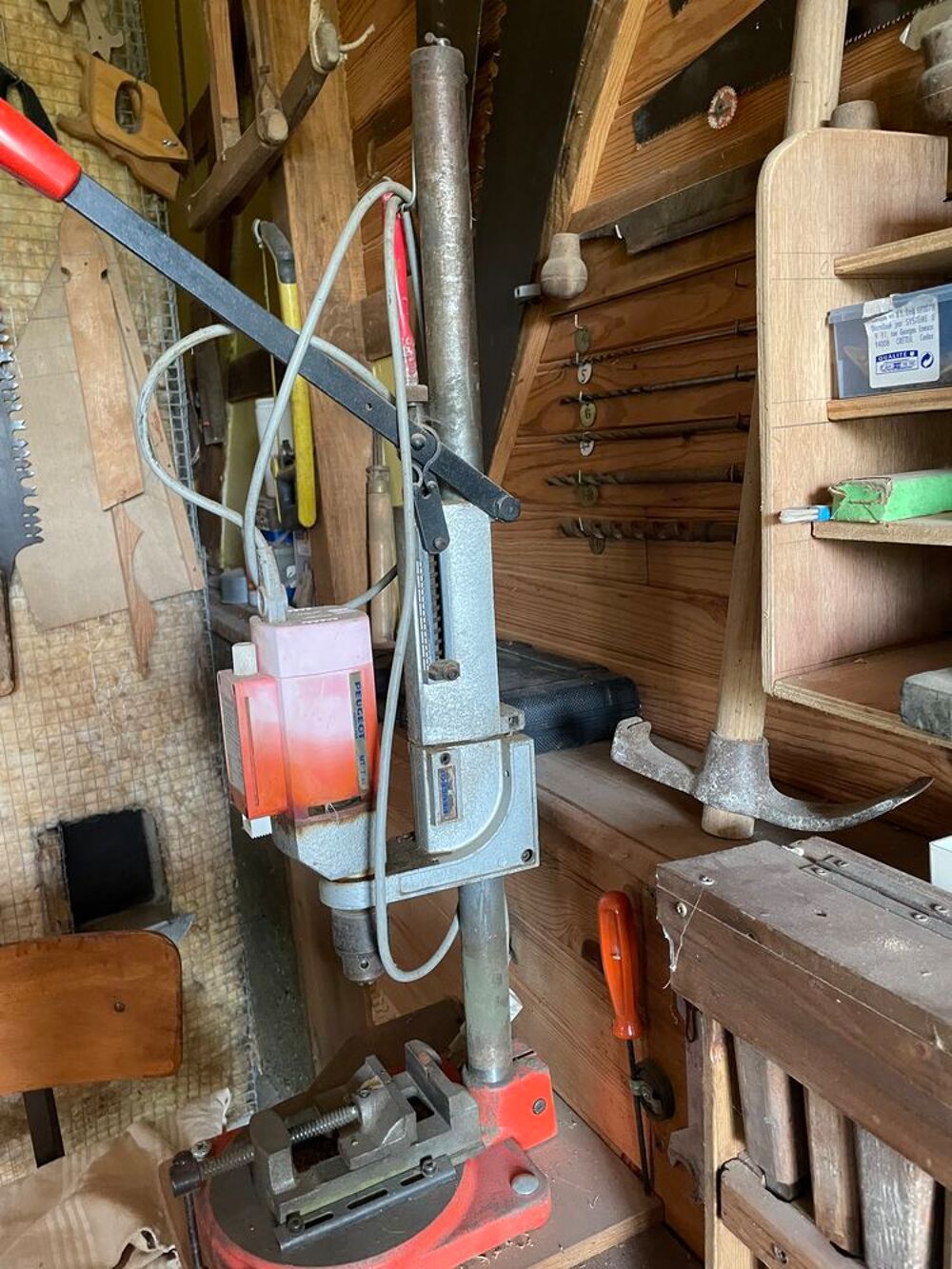 perceuse sur colonne Peugeot Bricolage