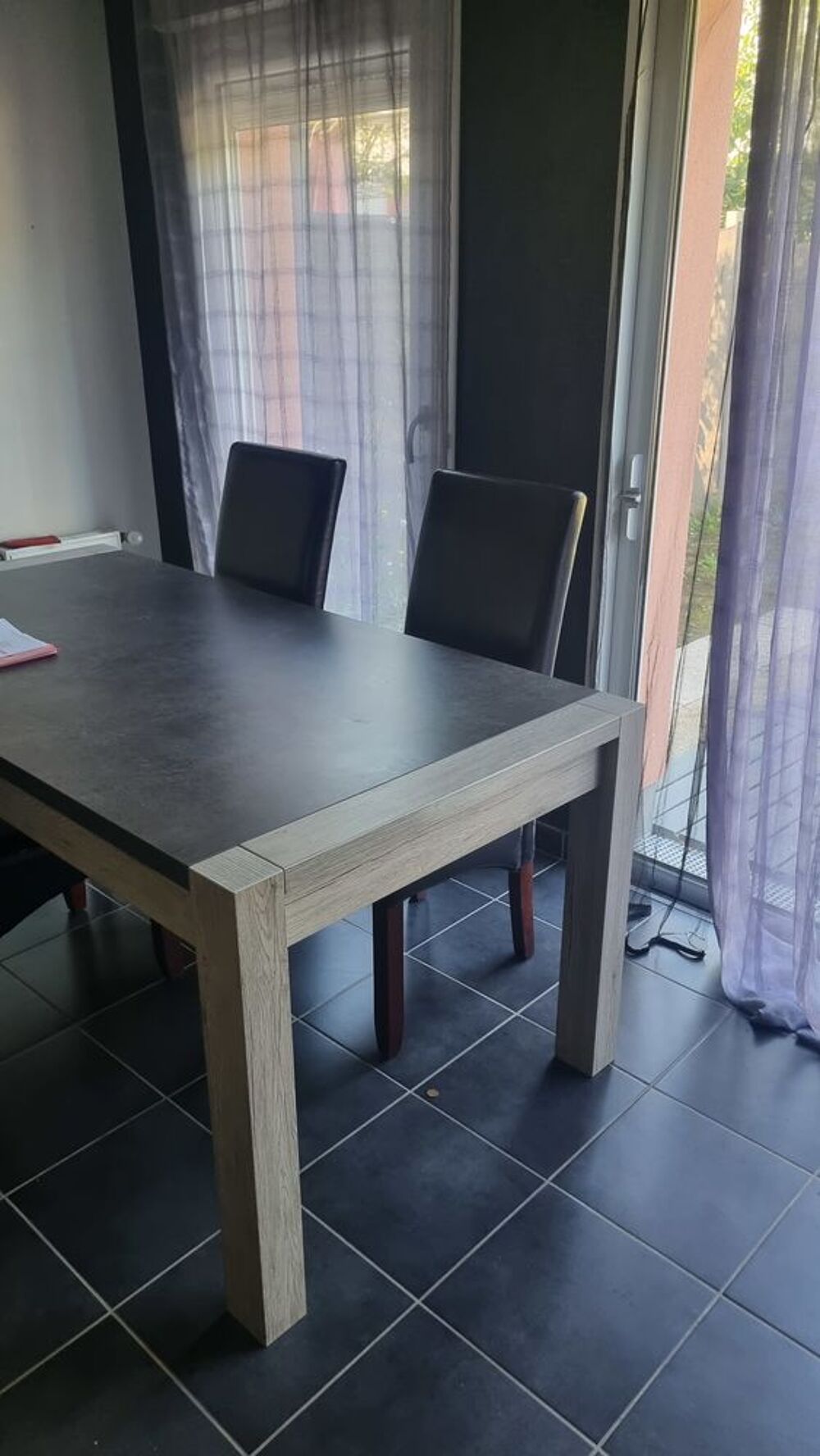 Table plus chaises 4 Meubles