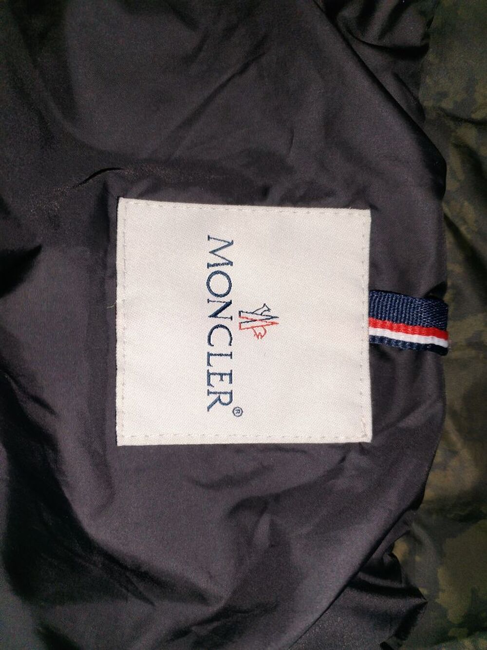 Doudoune camouflage MONCLER (taille M) Vêtements