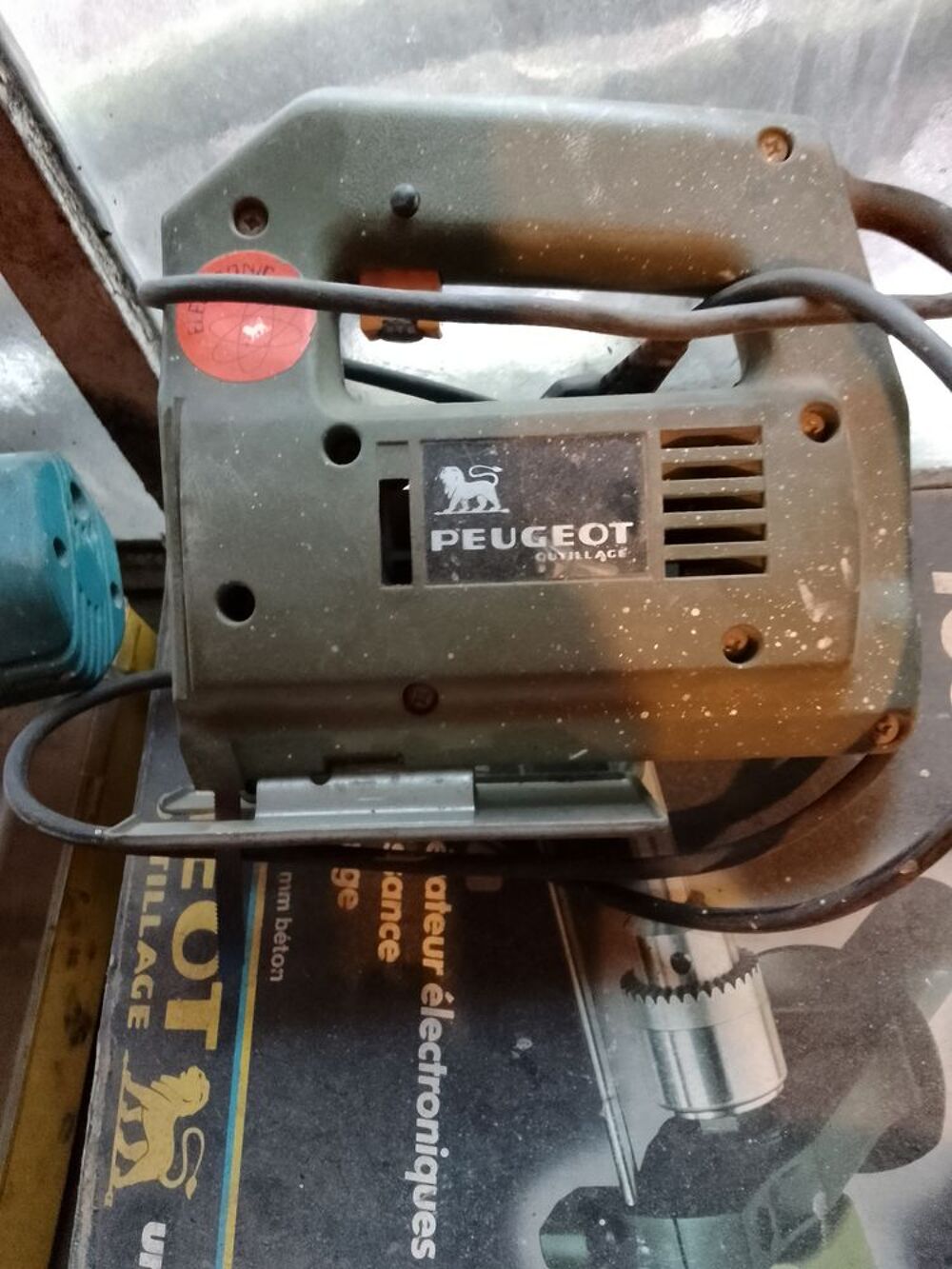 perceuse , scie sauteuse , d&eacute;capeur Bricolage
