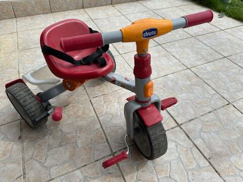 tricycle, de couleur rouge et orange.marque chicco 25 Rocbaron (83)