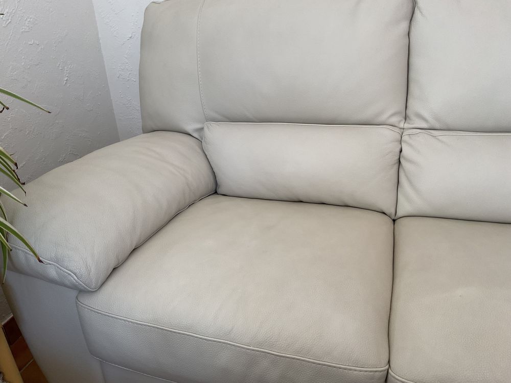Tr&egrave;s beau canap&eacute; cuir blanc 2 places neuf Meubles