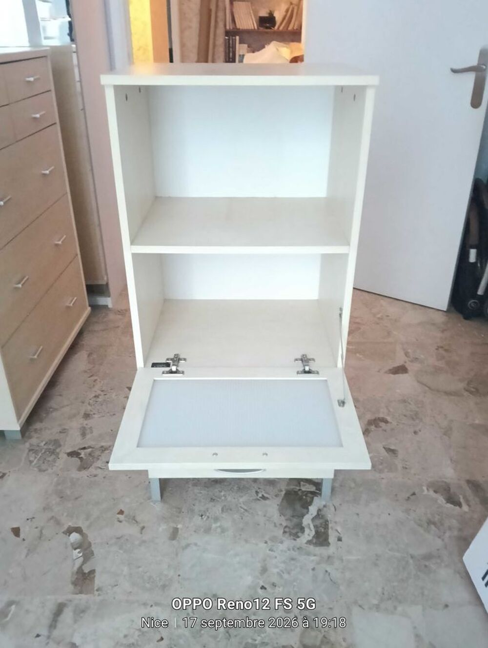 3 meubles de chambre commode et table de chevet Meubles