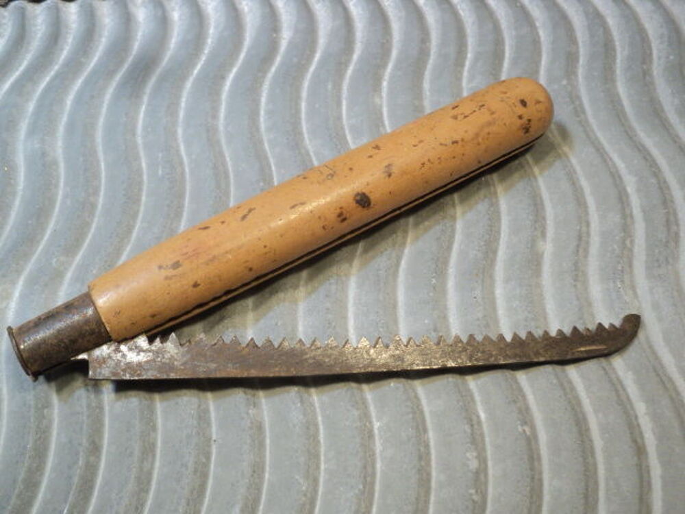 Ancien Couteau Scie Pliante Manche Bois Outil de jardinier. Bricolage