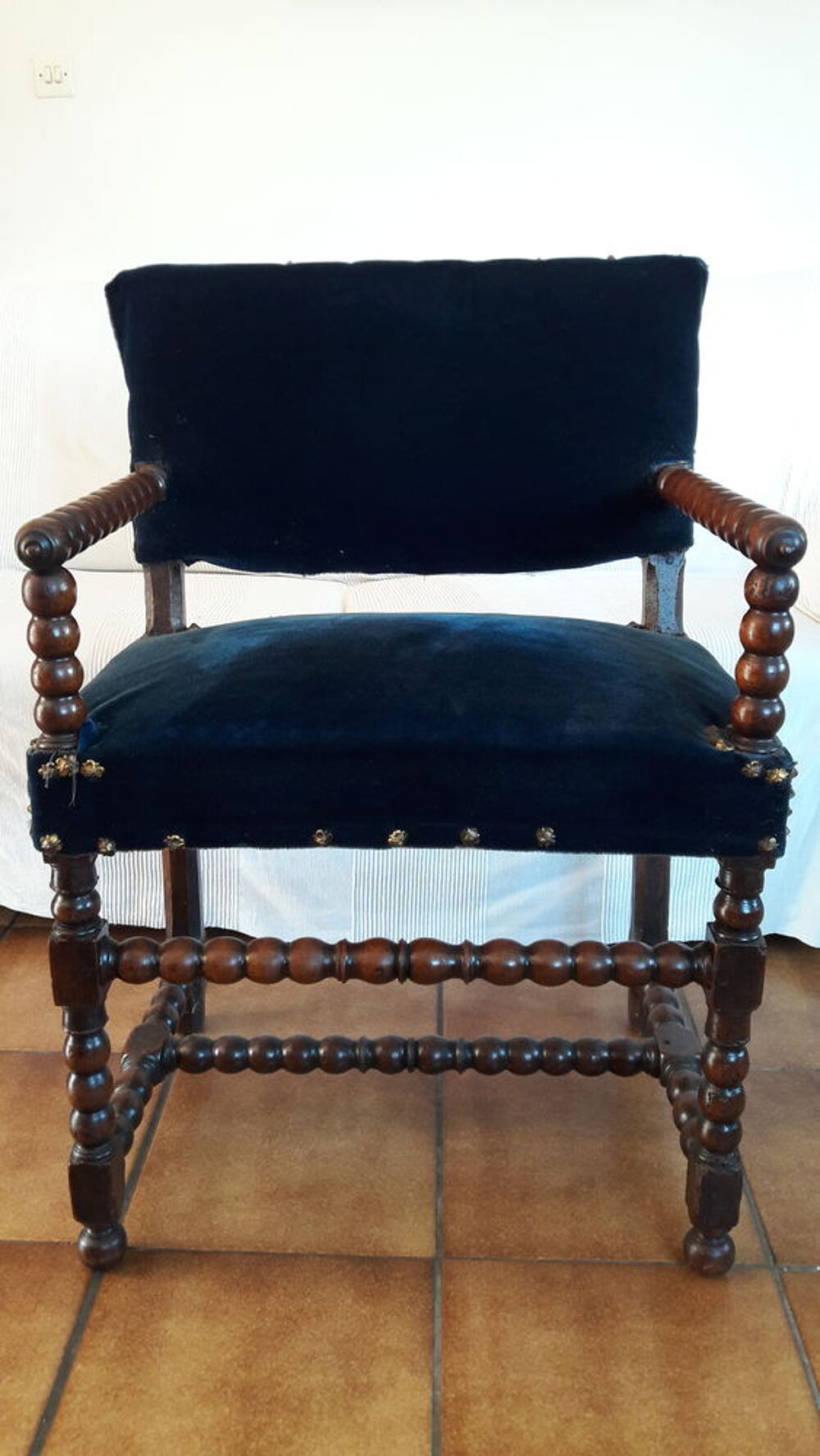 Chaise &agrave; bras / 92 - 63- 50 Meubles