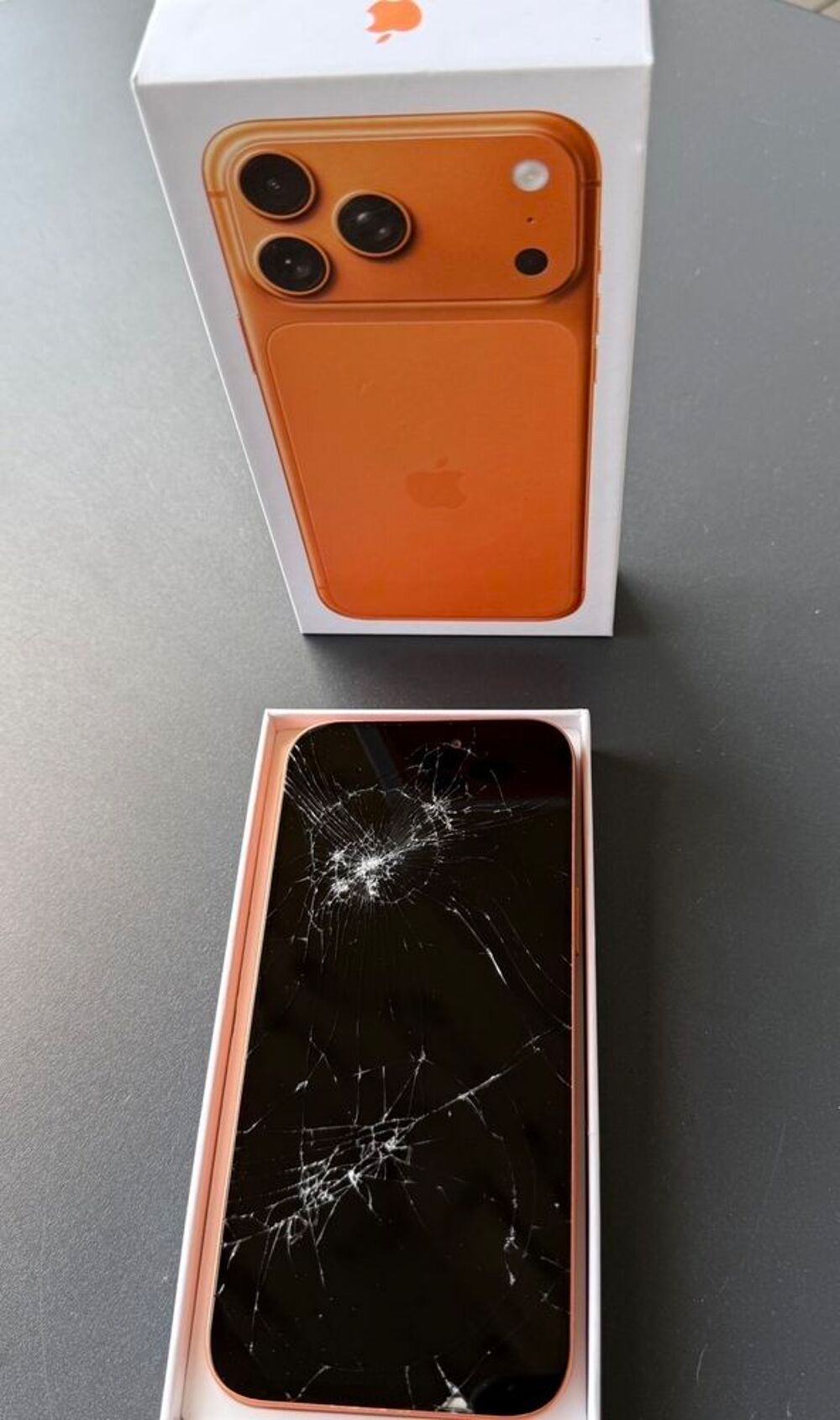 iPhone 17 pro Max &eacute;cran cass&eacute; Téléphones et tablettes