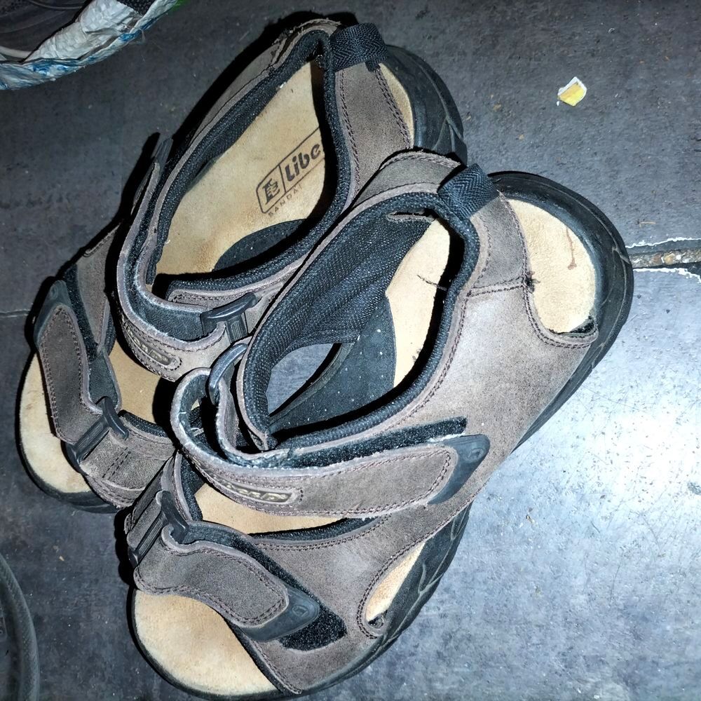 Sandales cuir liber b pointure 39 tr&egrave;s bon &eacute;tat Chaussures