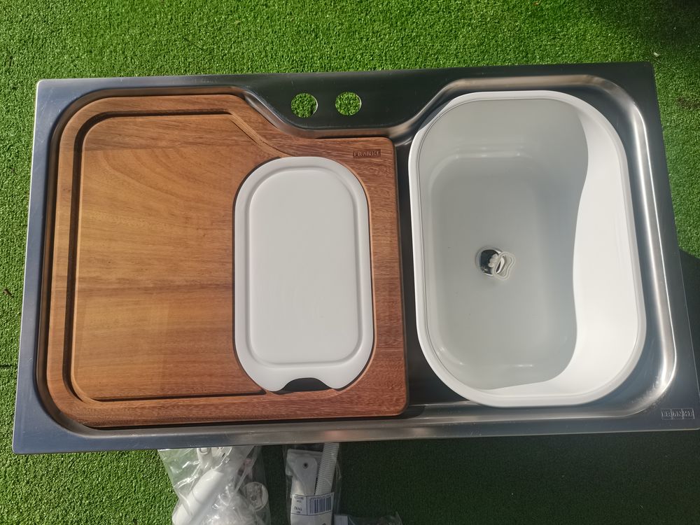 &Eacute;vier Franke neuf avec tous ses accessoires. Cuisine