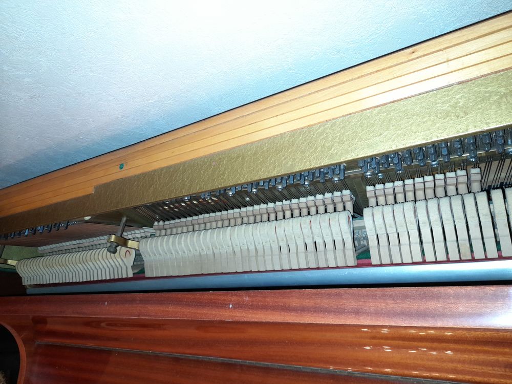 Piano droit Rippen tr&egrave;s bon &eacute;tat Instruments de musique